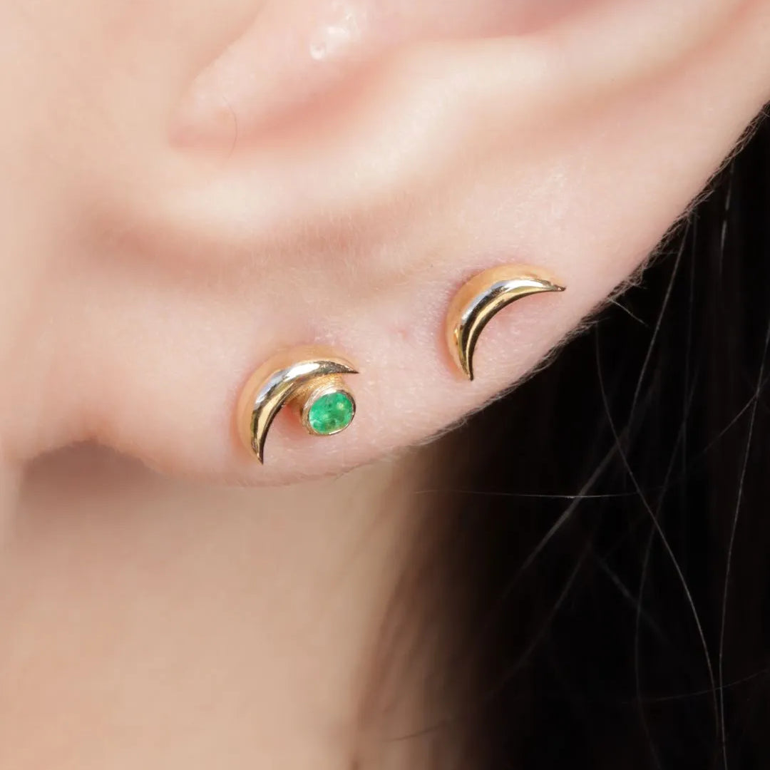 Labret Media Luna con Esmeralda Colombiana en Oro 18K