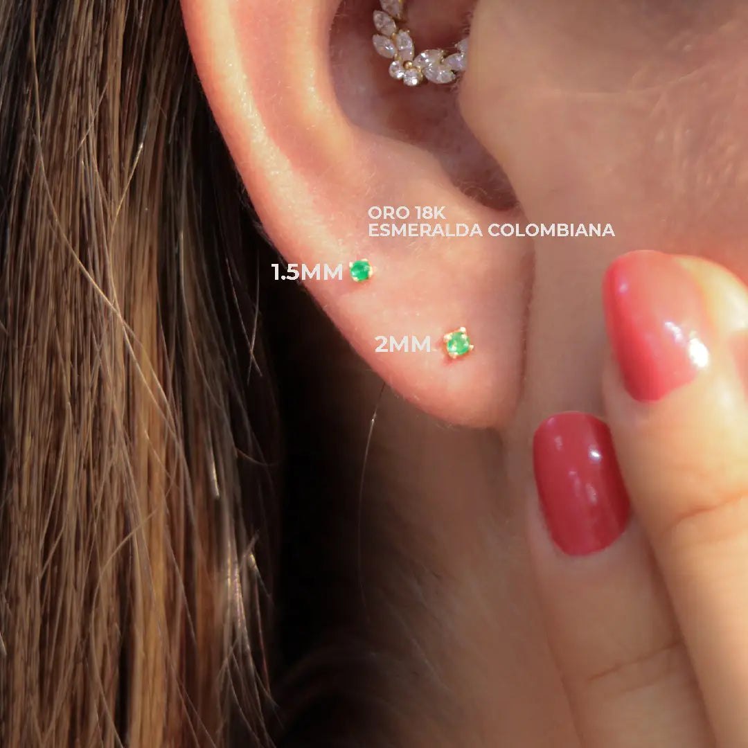 Aretes en Oro 18K con Esmeralda Colombiana – Diseño H Helix