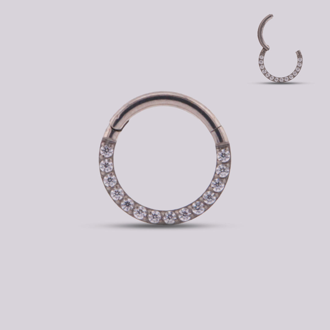 Aro Clicker Frontal con Zirconias para Daith y Septum en Titanio Plateado