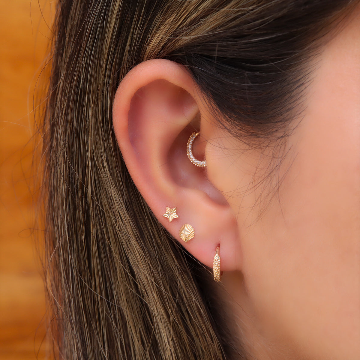 Labret Corazón Grabado en Oro 18K