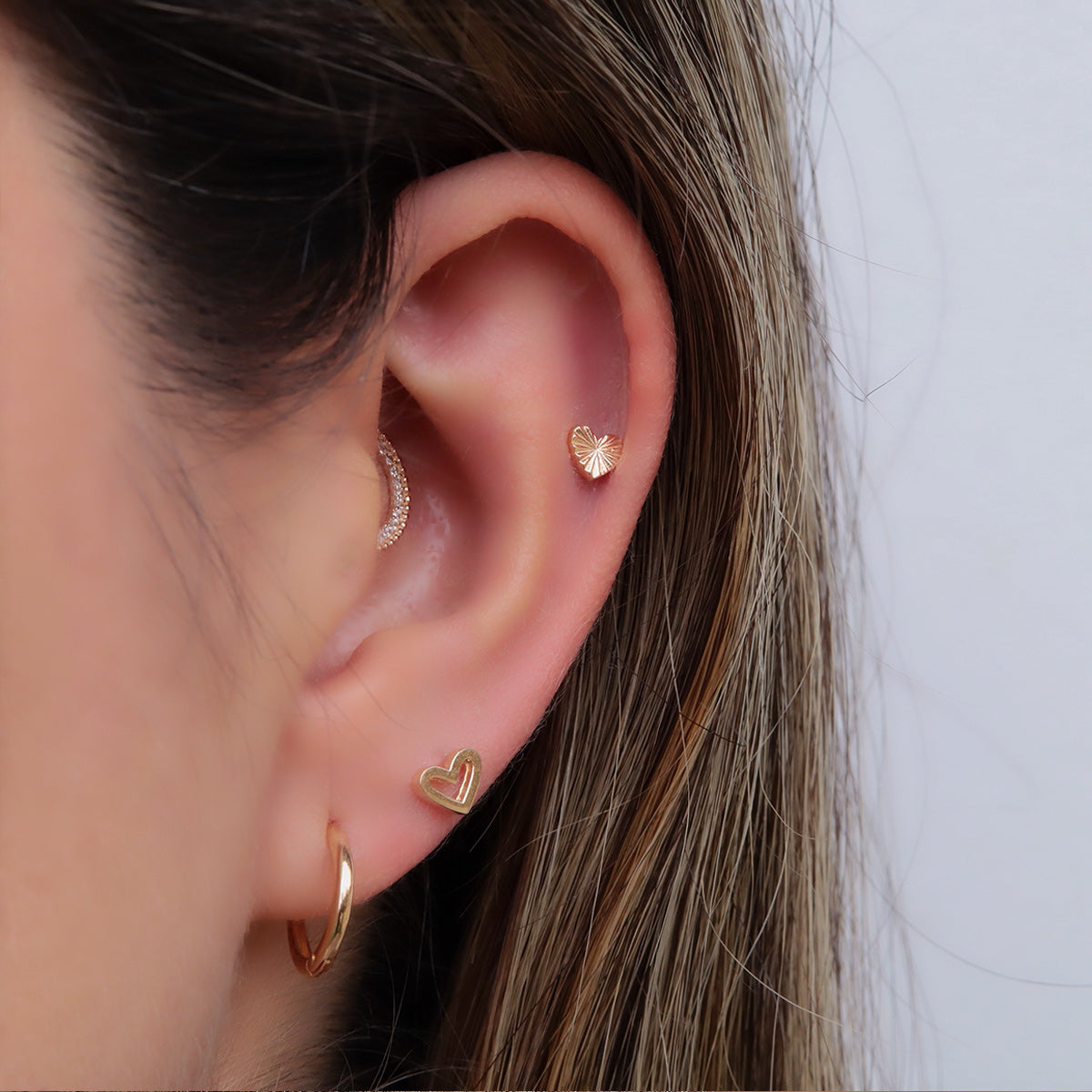 Labret Corazón Grabado en Oro 18K