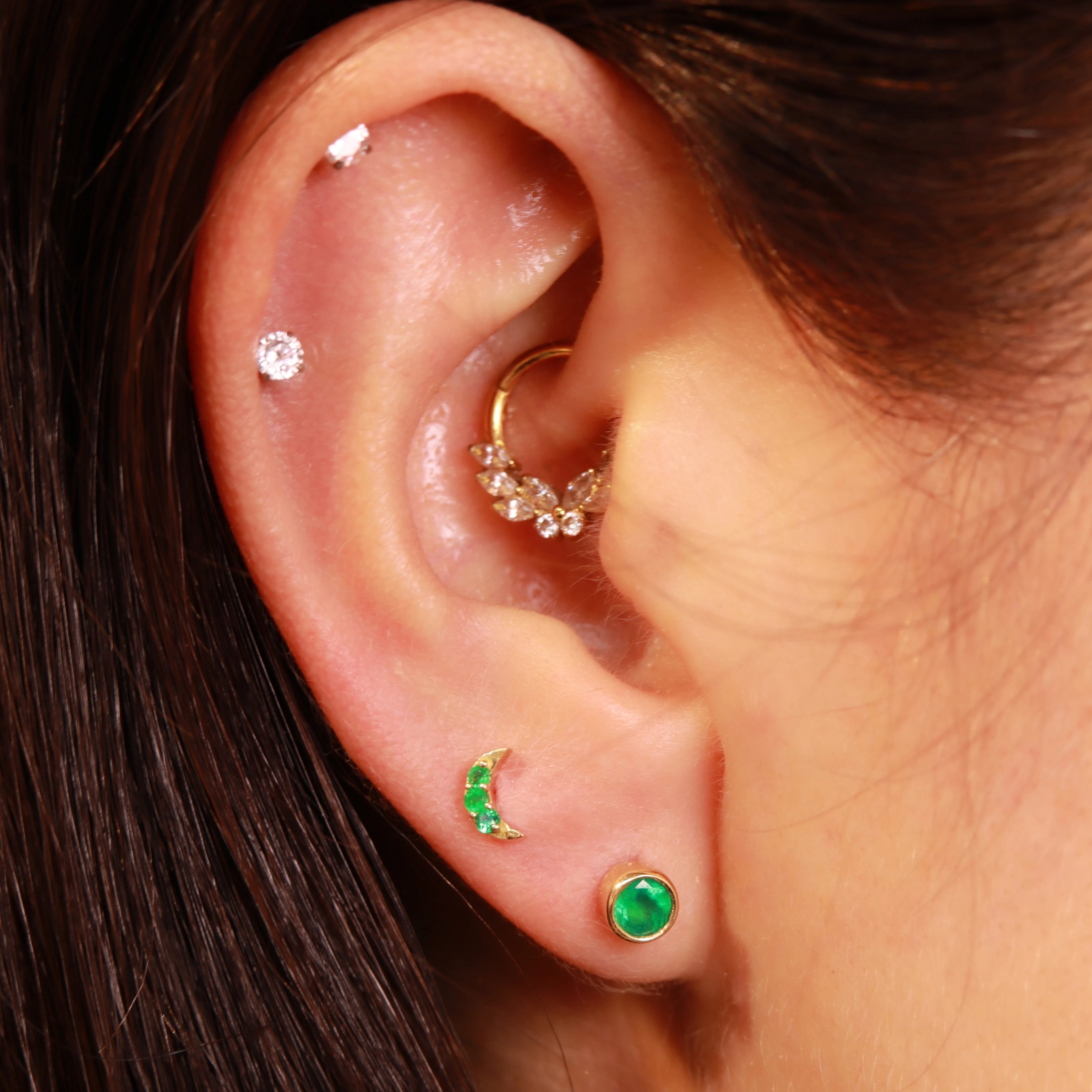 Labret Luna Creciente con Esmeraldas Colombianas en Oro 18K